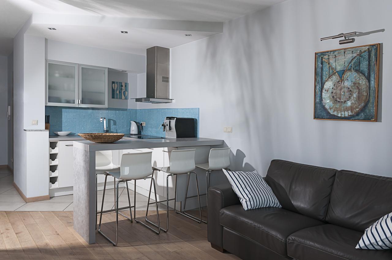 Mistral Apartment Puck